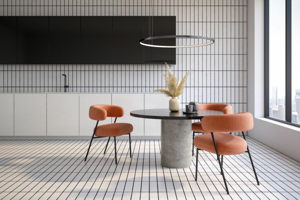 Cuisine minimaliste avec trois chaises