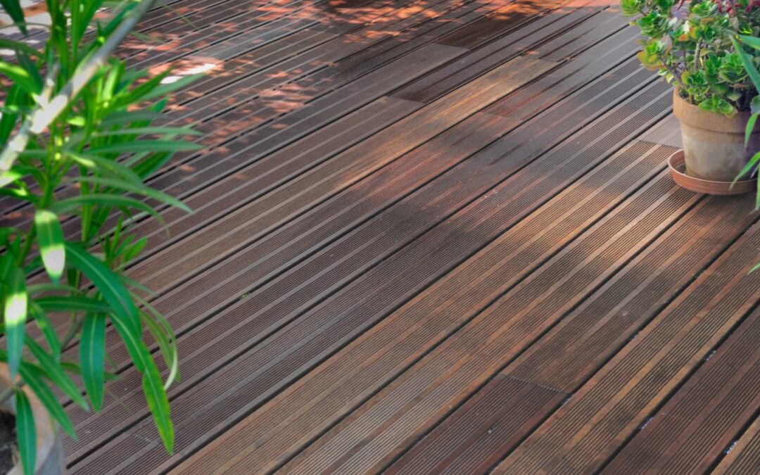 Construire un plancher intermédiaire pour un abri de jardin multifonctionnel
